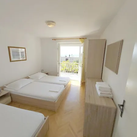 Pavlinovic Jure Apartment Makarska
